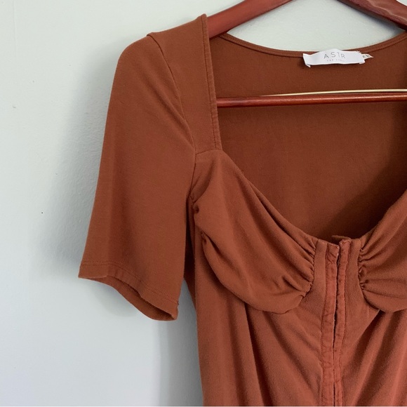 EUC Beautiful Comfy Soft Hook and Eye Corset Style Short Sleeve Thong Bodysuit - Picture 13 of 14